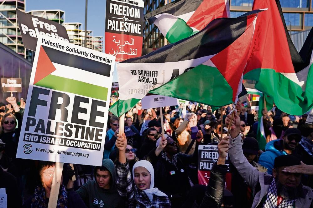 Asistentes a una manifestación propalestina en Londres, el 11 de noviembre pasado. Foto: Alberto Pezzali | AP