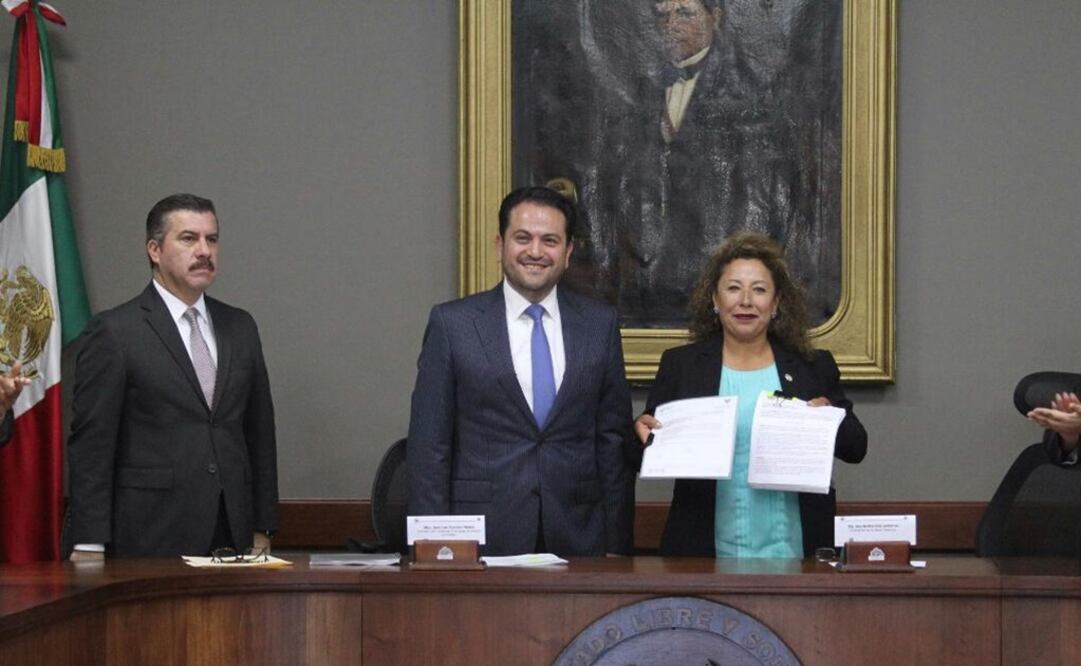 La diputada Ana Bertha Díaz sostiene la propuesta dada por José Luis Guevara, titular de la Secretaría de Movilidad y Transporte de Hidalgo. Foto: Twitter @MovilidadHgo