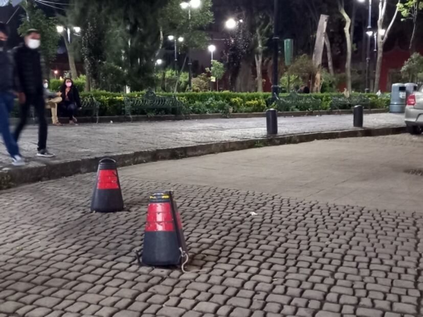 Las antiguas boyas del tranvía que protegían a los peatones 	