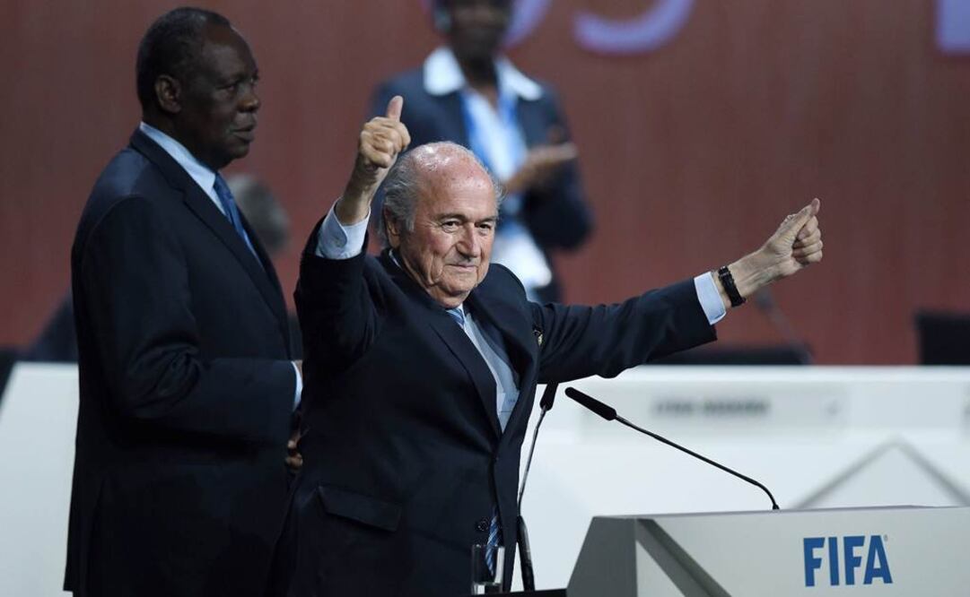 Tras la primera ronda de elecciones entre las 209 federaciones afiliadas, Blatter venció 133-73, pero al no tener los dos tercios necesarios se instó a una segunda vuelta, mas el príncipe jordano renunció Foto: Reuters