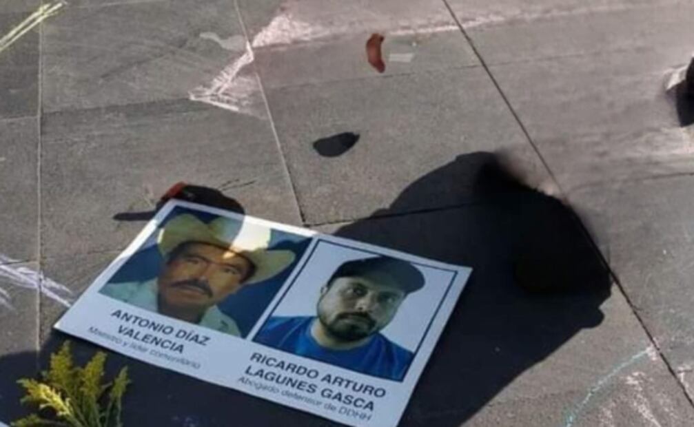 Ricardo Lagunes y Antonio Díaz: Exigen afuera de Palacio Nacional presentar con vida a los activistas desaparecidos