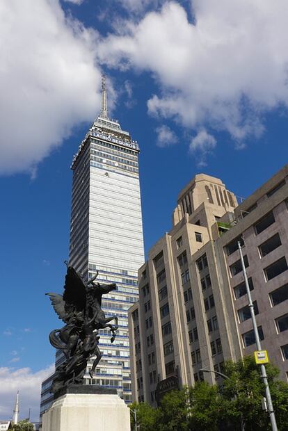 Video viral: youtuber escala la Torre Latino en la CDMX