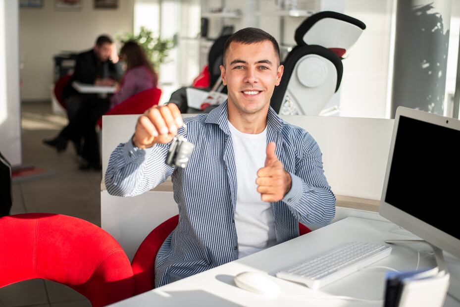 Solicitar un crédito puede ser una manera accesible de comprar tu auto. Foto: Freepik.