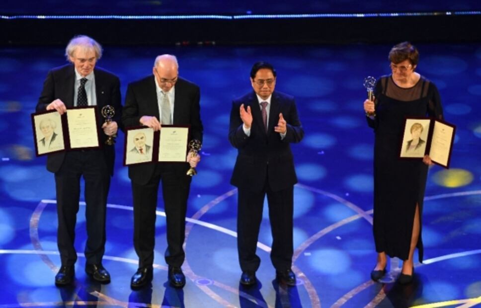 Covid-19: creadores de la tecnología ARNm, premiados por Fundación BBVA