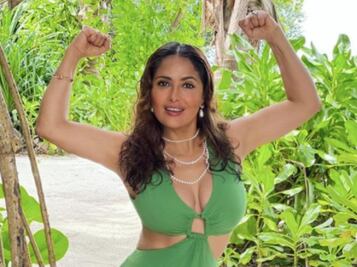 Salma Hayek sorprende con foto de tatuajes en el pecho