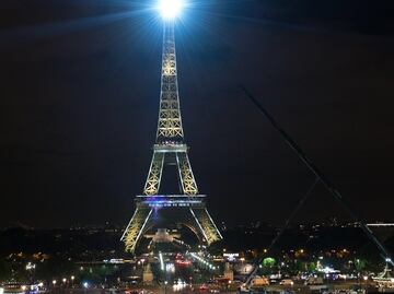 La Torre Eiffel mantiene cierre por un conflicto laboral