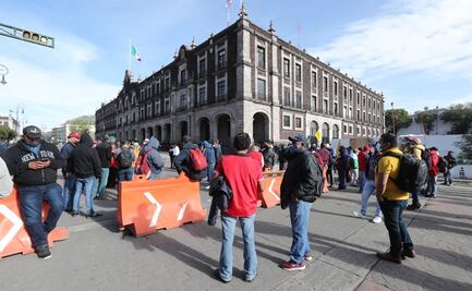 Trabajadores del ayuntamiento de Toluca protestan por falta de pago de prima vacacional