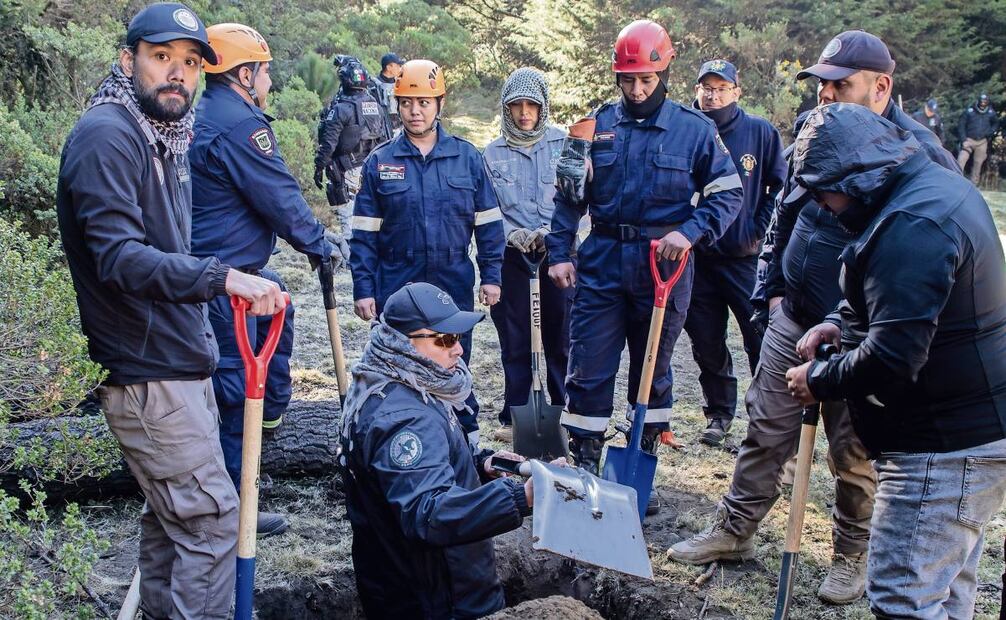 Los trabajos para localizar a la joven iniciaron en las inmediaciones del kilómetro 13.5 de la carretera Picacho-Ajusco. Foto: Santiago Reyes / EL UNIVERSAL