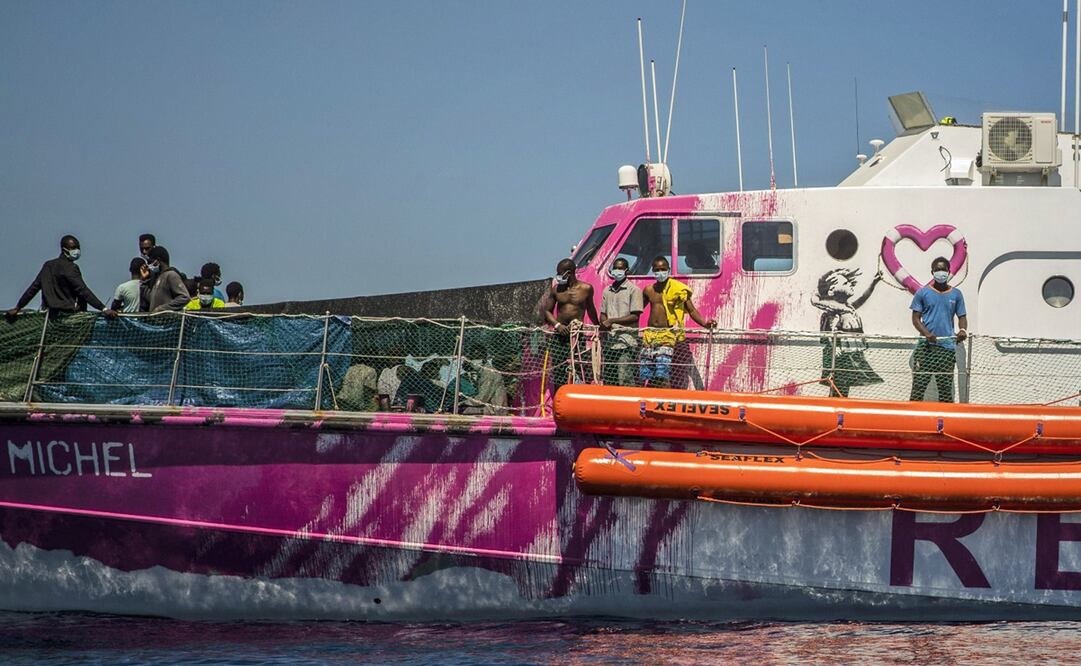 El barco "Louise Michel", financiado por Banksy. Foto: AP Photo/Santi Palacios
