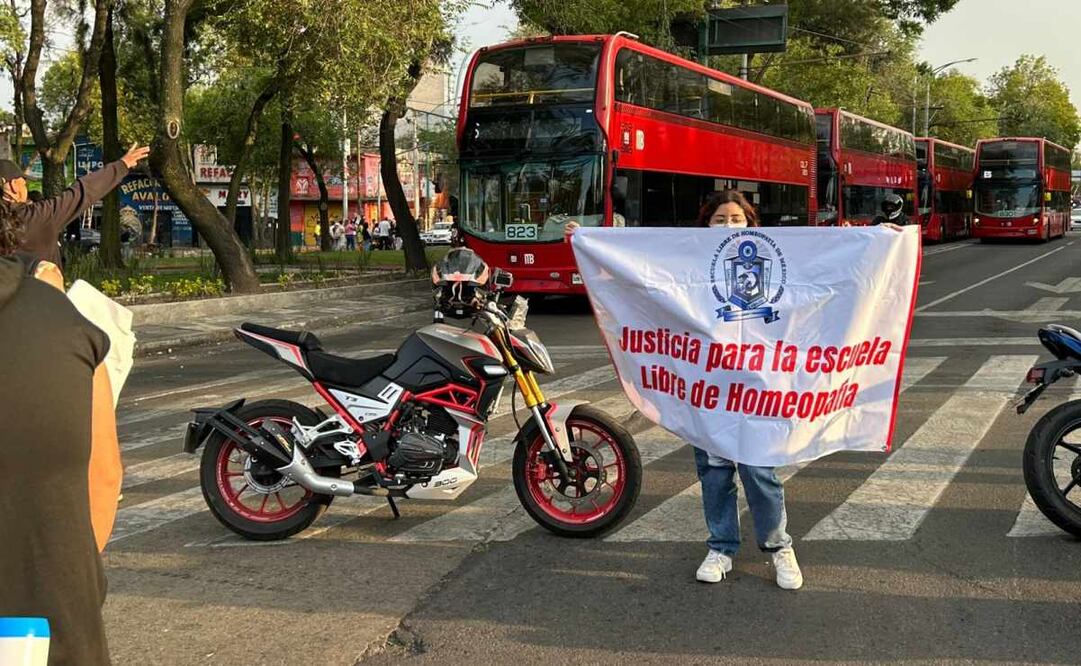 Vecinos de Peralvillo bloquean Paseo de la Reforma (10/06/2025). Foto: Juan Carlos Williams / EL UNIVERSAL