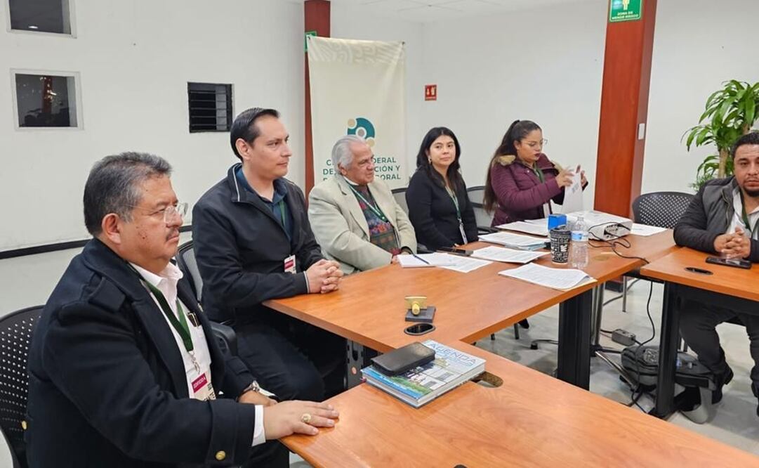 El acuerdo se llevó a cabo en el Centro Federal de Conciliación y Registro Laboral, entre el rector, Ángel Garduño García y Julio Méndez Monsalvo, director general del STUACh. Foto: Especial