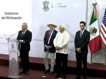 Ken Salazar acepta plan de seguridad de Michoacán para inspectores de aguacate; evalúan cambiarlos por nacionales