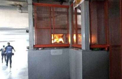 Bomberos sofocan incendio en taquilla de Metro Pantitlán