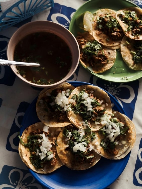 Conoce la diferencia entre barbacoa y birria