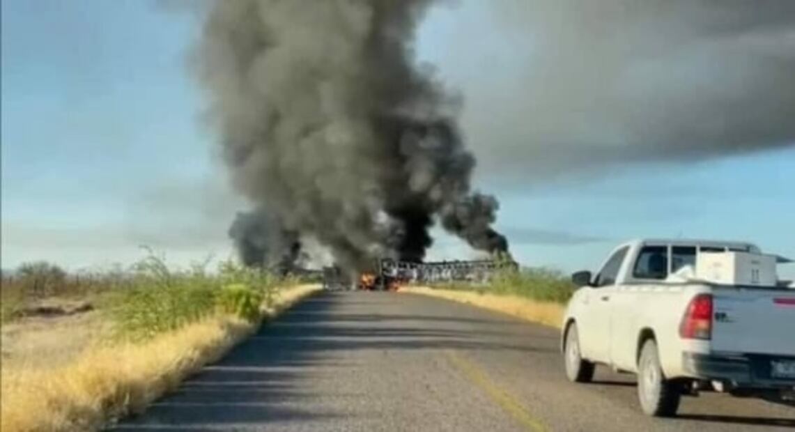 Captan en video bloqueos del Cártel de Sinaloa tras captura de "El Cazador" en Sonora