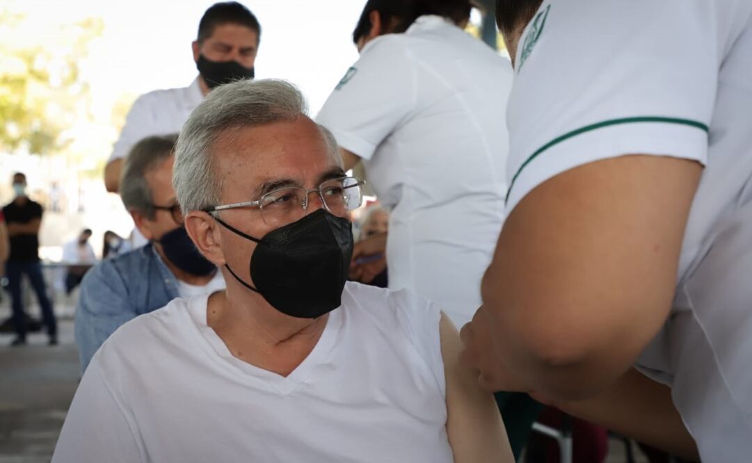 Rubén Rocha Moya exhortó a la población vulnerable vacunarse. Foto: Especial