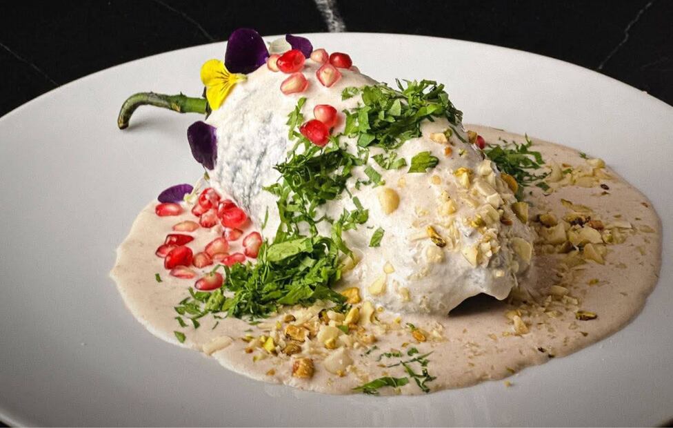 La versión de Nicos destaca por su balance culinario, un capeado tradicional impecable y el uso de ingredientes de temporada con denominación de origen. Foto: Facebook @nicos.mexico