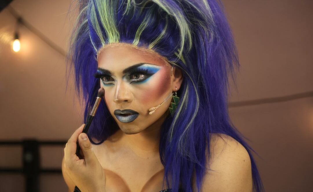 “EMI” tuvo que aprender a buscar su lado femenino, pero con fuerza, aprender a maquillarse y sobre todo “no sentirme como una botarga, sino hacerlo parte de mí, hacerlo parte de mi personalidad”, para darle un estilo propio a su personaje y hacerlo suyo. FOTO: CARLOS MEJIA/EL UNIVERSAL 