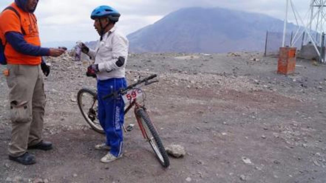 Con bicicleta de 1979 logra segundo lugar en carrera