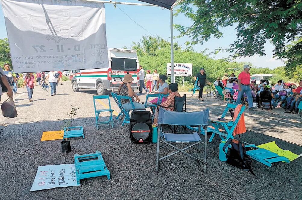 Los inconformes bloquearon la carretera Panamericana. Foto: ROSELIA CHACA. EL UNIVERSAL