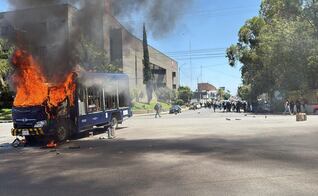 Protesta en Morelia por caso Arantepacua; comuneros queman camiones y exigen justicia contra exfuncionarios