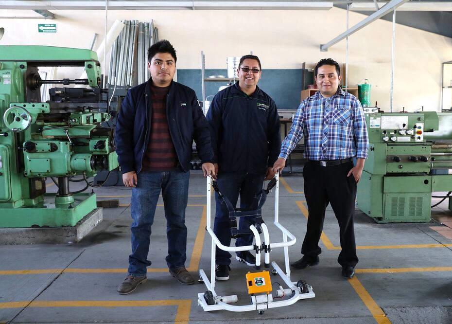 Mexicano crea andadera para niños con discapacidad