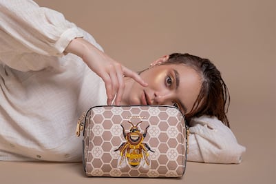 Reina, la colección de Jaime Ibiza que apoya a las abejas mexicanas