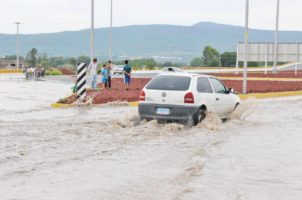 El nivel del agua rebasó los 90 centímetros en algunas zonas, como en la comunidad El Cuije, indican las autoridades. (FOTOS: ESPECIALES)