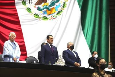 Legisladores guardan un minuto de silencio en memoria Margarito y Lourdes, periodistas asesinados en Tijuana