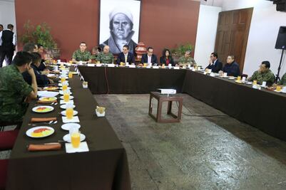 Realizan mesa de trabajo contra delincuencia en Michoacán 