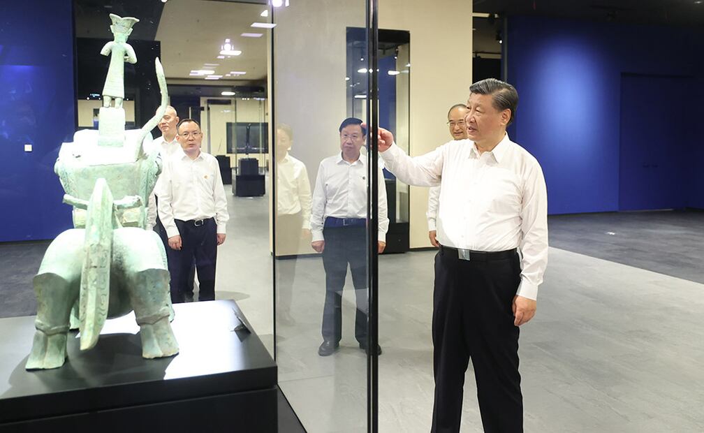 Foto: Xi Jinping visita la nueva edificación del Museo de Sanxingdui en Guanghan, provincia de Sichuan, en el suroeste de China, el 26 de julio de 2023. (Xinhua/Ju Peng)