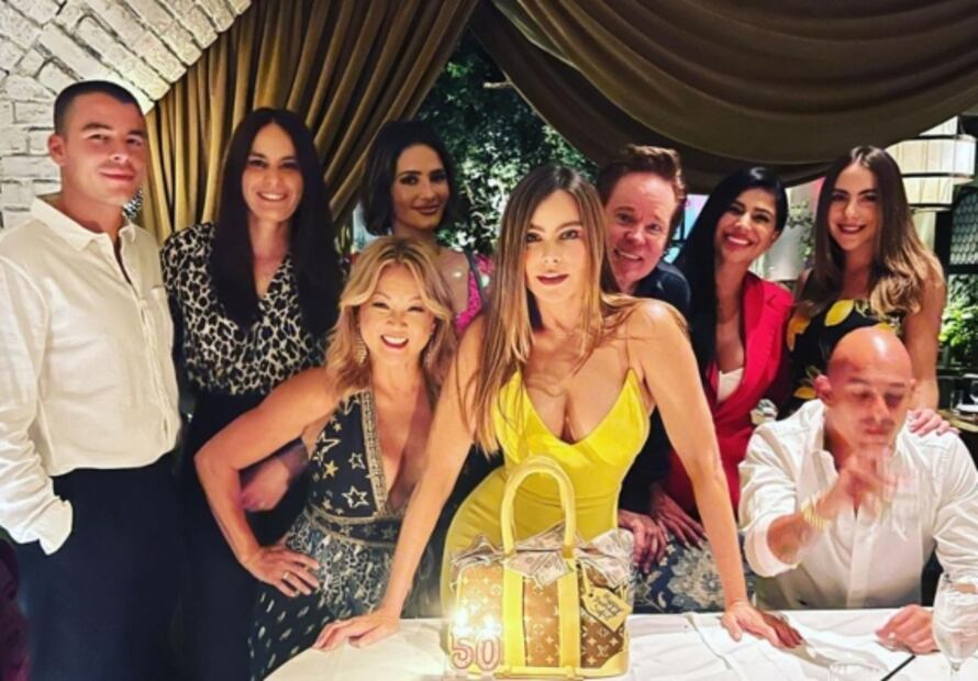 Con pastel de Louis Vuitton, Sofía Vergara celebra sus 50 años 
