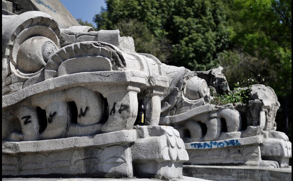 En el lugar no hay presencia de trabajadores o personal de limpieza, tampoco se observaron labores de restauración en el monumento; sólo hay dos elementos de la policía capitalina que realizan recorridos. Foto: Carlos Mejía/EL UNIVERSAL