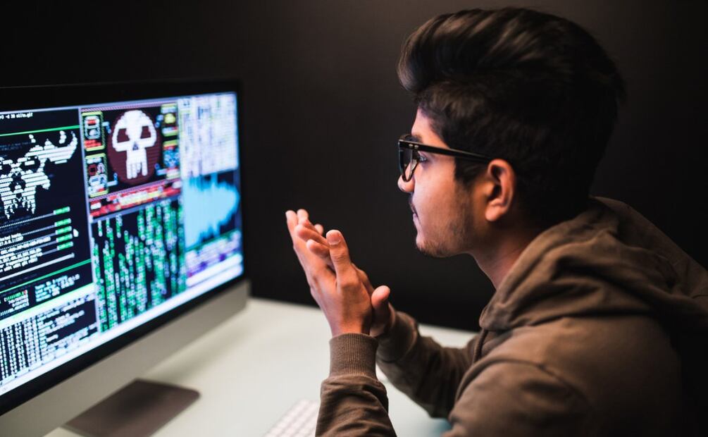 estafa de phishing por despido de trabajo. Imagen: Freepik