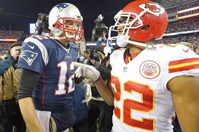 Patriots y Panthers, favoritos al Super Bowl