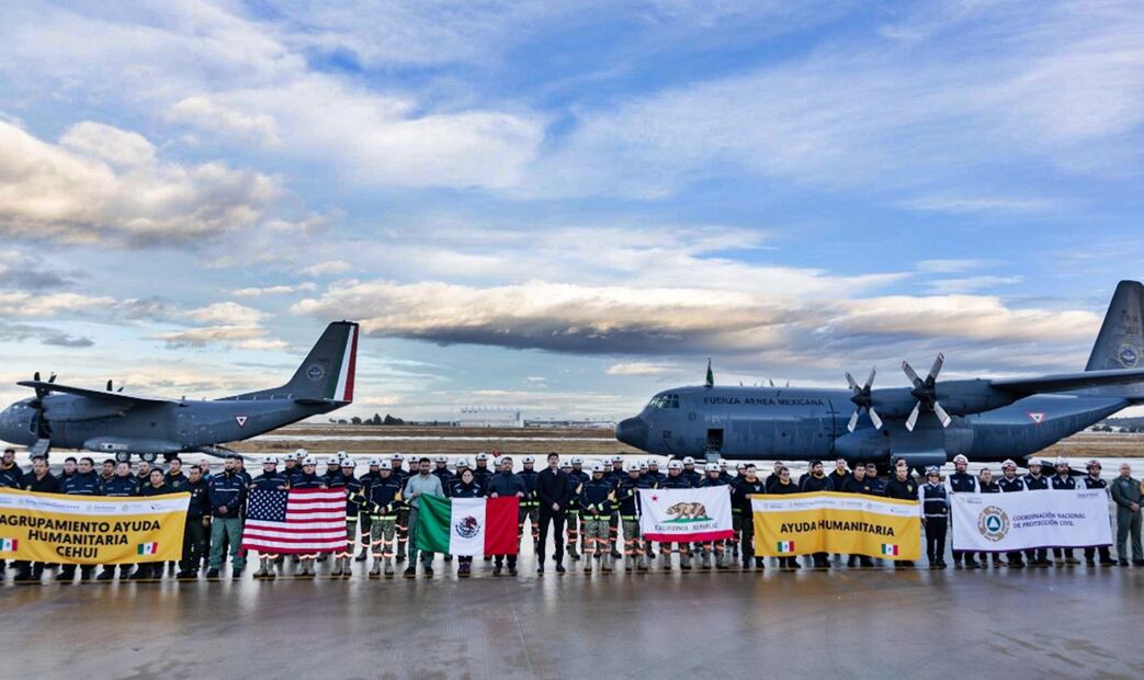 Parte delegación mexicana a EU para ayudar a combatir incendios en Los Ángeles. Foto: Hugo Salvador/EL UNIVERSAL