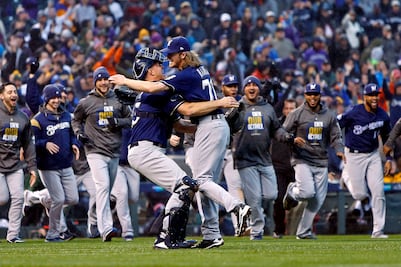 Los Brewers barren a Colorado en la Serie Divisional