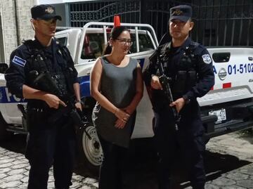 Denuncian detención de Ruth López, abogada defensora de derechos humanos en El Salvador; ONG y HRW cuestionan arresto