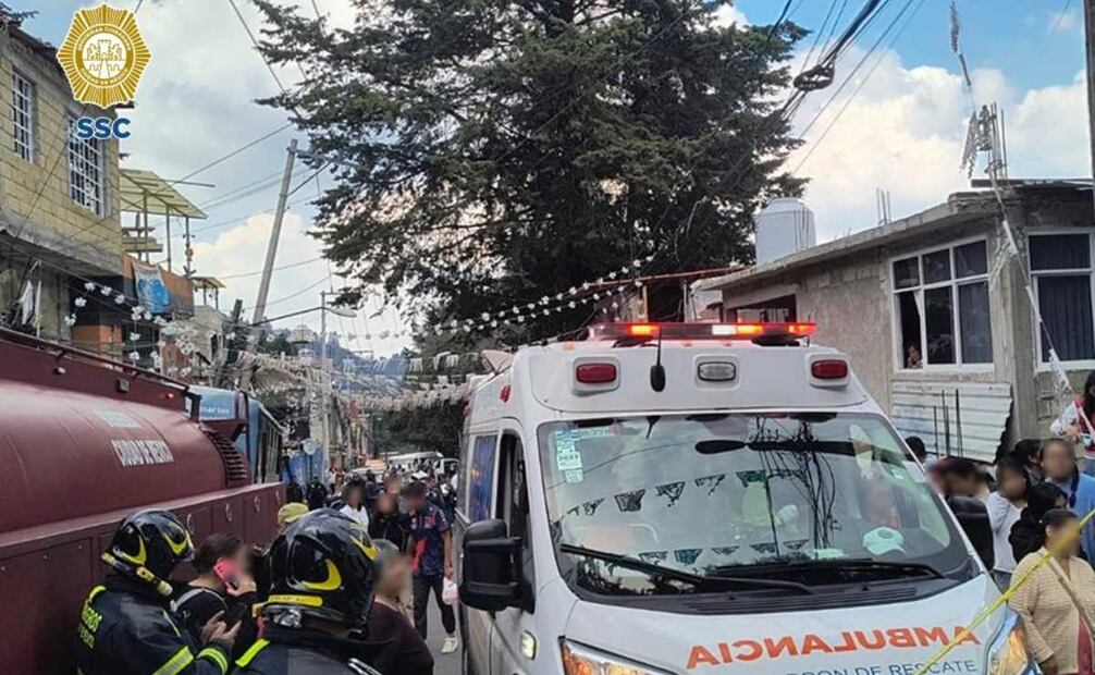 Policías en patrullaje preventivo atendieron la emergencia de un choque entre unidades de servicio público para el traslado de pasajeros, ocurrido sobre la avenida Montes de Las Cruces y calle Camino Las Lajas. Foto: Especial