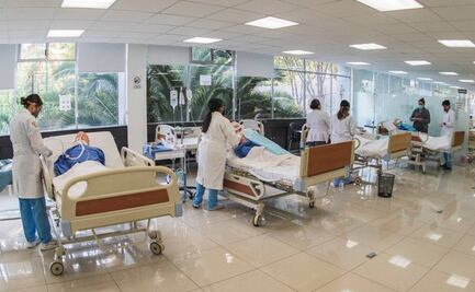 Alumnos de enfermería de la UNAM reanudan prácticas presenciales