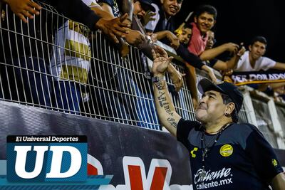 Maradona "se queda dormido" en conferencia de prensa