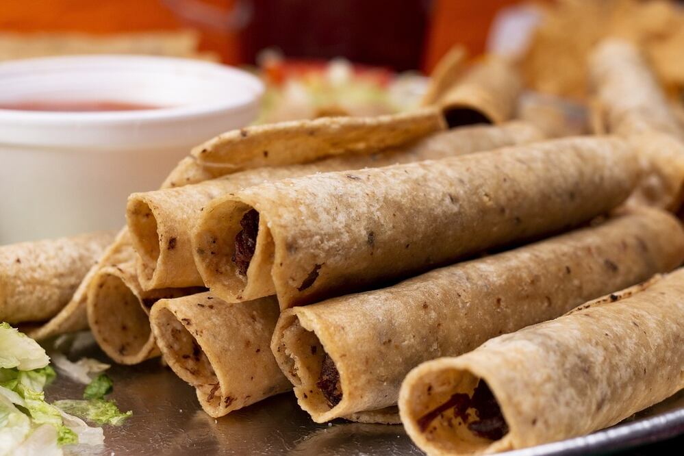Los tacos dorados son uno de los antojitos más representativos de la cocina mexicana. Foto: Freepik