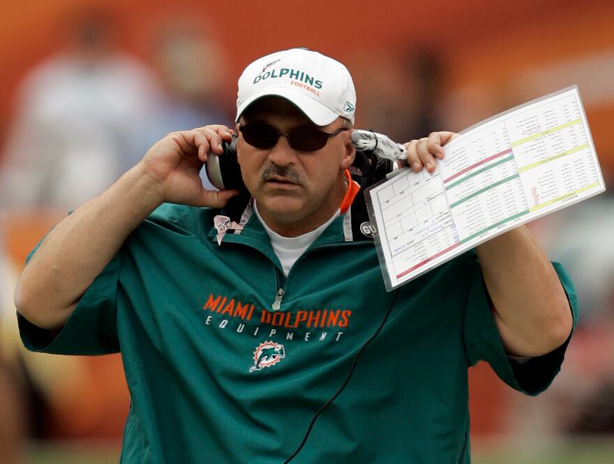 Tony Sparano fue entrenador en jefe de los Dolphins de 2008 a 2011. Foto: AP