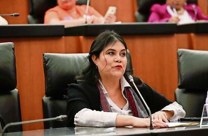 Fracasa manifestación de senadores de Morena frente a embajada de EU