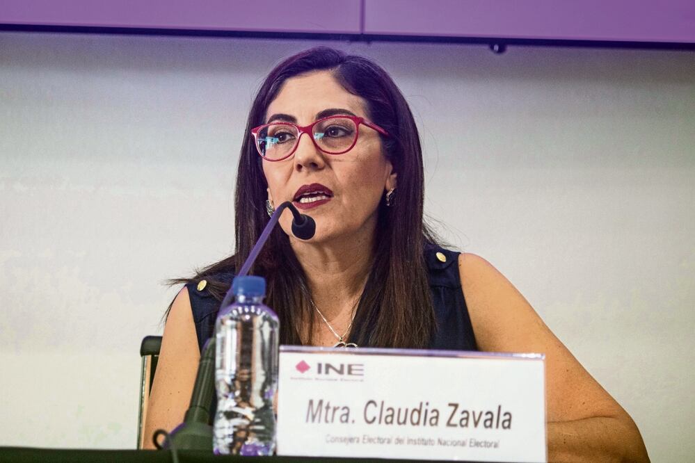 Claudia Zavala, titular de la Comisión de Quejas y Denuncias del INE, rechazó que haya ordenado manipular las declaraciones del Presidente. Foto: Archivo / El Universal