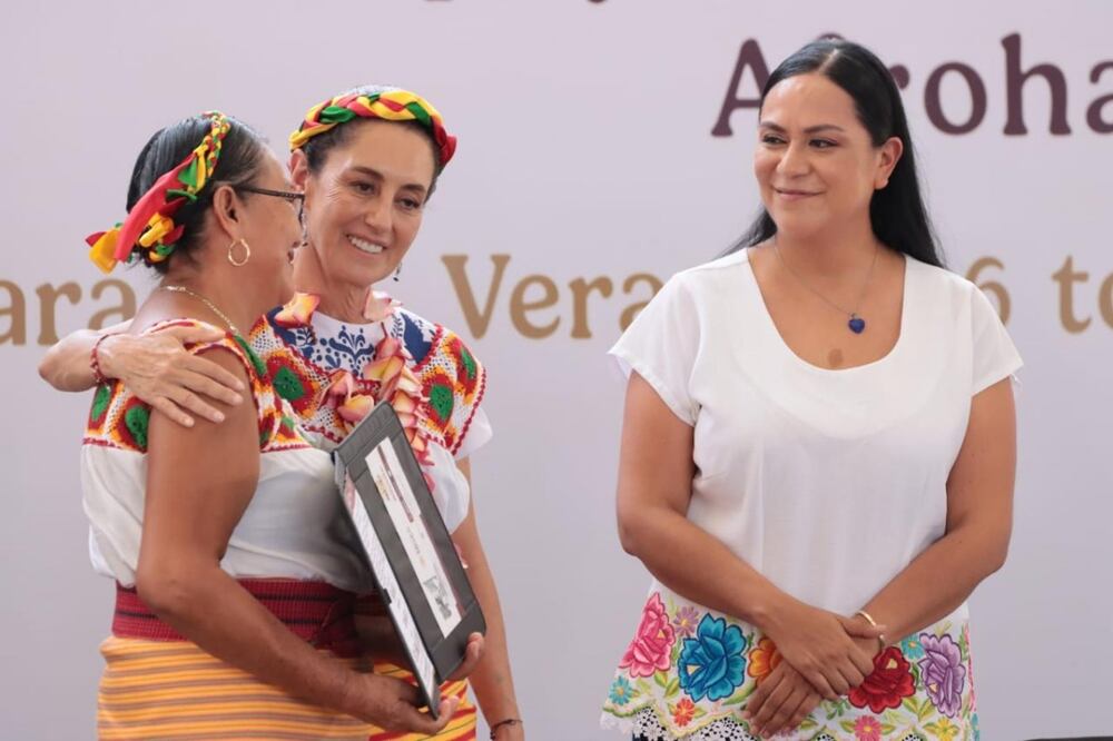 La presidenta Claudia Sheinbaum y la secretaria de Bienestar, Ariadna Montiel Reyes. Foto: Especial