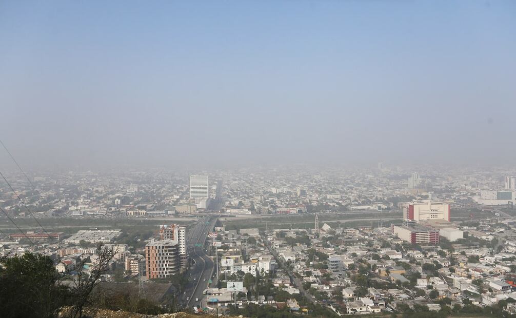 Monterrey, llena de contaminación. Los 80 fue una de las décadas más contaminadas para México, con inversión térmica y altos índices de ozono. Foto: Emilio Vásquez/EL UNIVERSAL.
