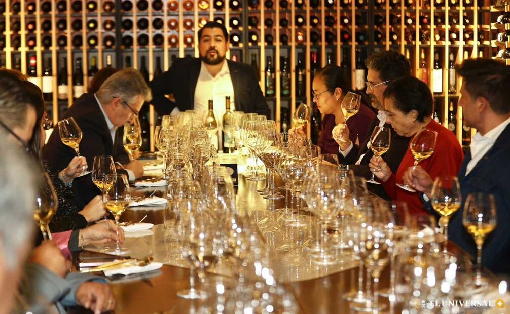 Entre algunas de las bebidas catadas, se encontraron seis selectos vinos, que incluyeron etiquetas de España, Portugal, Francia y México. | Foto: Berenice Fregoso.