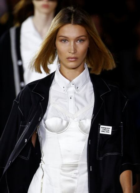 Bella Hadid estrena corte de pelo y se une a la tendencia del momento