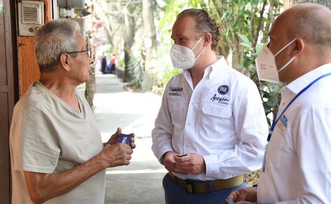Acompañado del diputado local del PAN, Héctor Barrera Marmolejo, quien busca su reelección por el Distrito 26, el funcionario con licencia temporal reconoció que aún hay algunos retos pendientes por superar. Foto: Especial